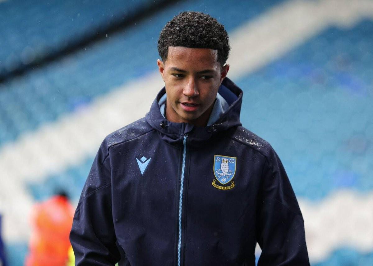 IQIYI-TA：切尔西接近100万镑签谢周三17岁左后卫阿拉奥，曼联也在谈