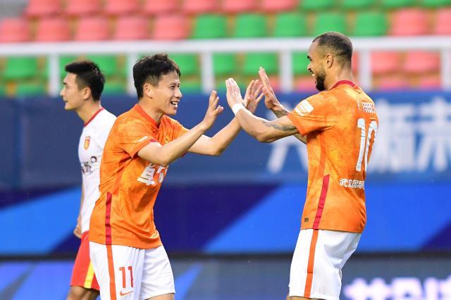 爱奇艺体育直播-【中超】福布斯点射+绝杀 武汉长江2比1河北两连胜