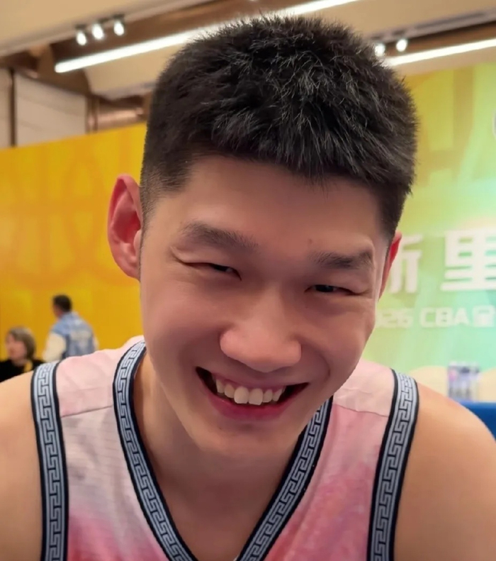 爱奇艺体育官方下载入口-胡金秋好男人，首笔工资吃完饭就寄回家，现在工资给老婆和老妈|广厦男篮|球队|豪宅|豪车|国家队_新浪体育_新浪新闻